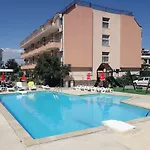 Black Sea - Breakfast, Pool & Free Parking Obzor