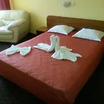 Black Sea - Breakfast, Pool & Free Parking Hotel