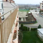 Hotel Black Sea - Breakfast, Pool & Free Parking