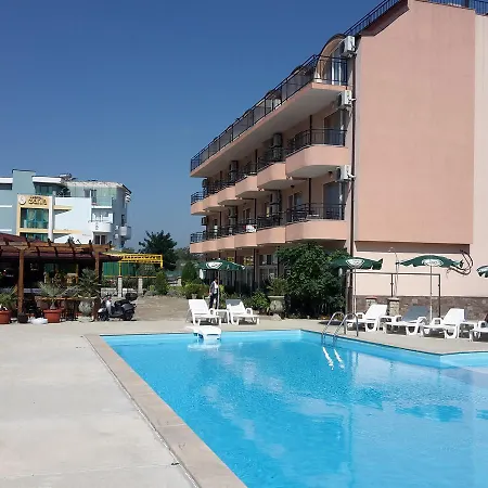 Hotel Black Sea - Breakfast, Pool & Free Parking