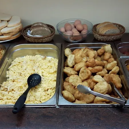 Hotel Black Sea - Breakfast, Pool & Free Parking