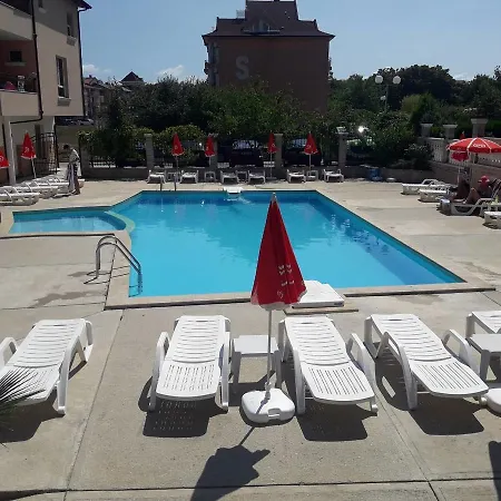Black Sea - Breakfast, Pool & Free Parking Hotel