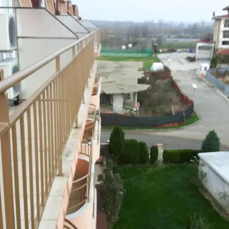 Hotel Black Sea - Breakfast, Pool & Free Parking