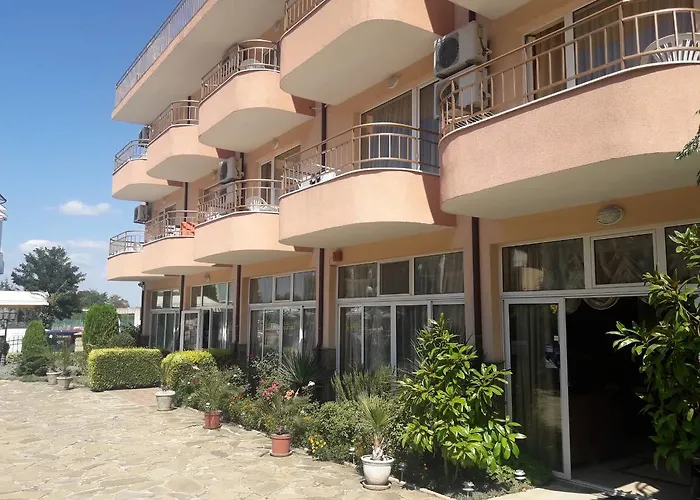 Hotel Black Sea - Breakfast, Pool & Free Parking Obzor