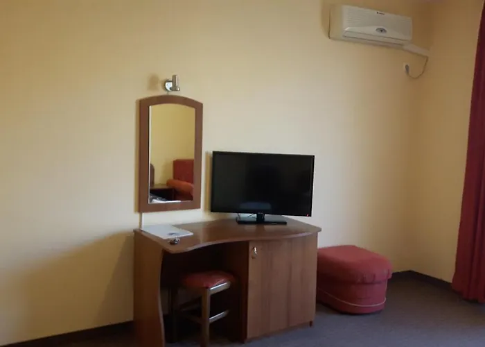 Hotel Black Sea - Breakfast, Pool & Free Parking 3*